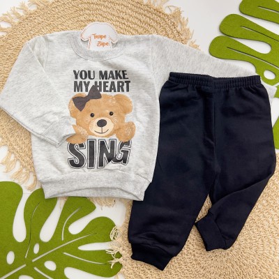  Inverno 2025 - Conj. Blusa "You Make My Heart" e Calça - Cinza e Preto